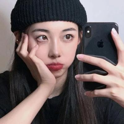 戴脚镣的女孩